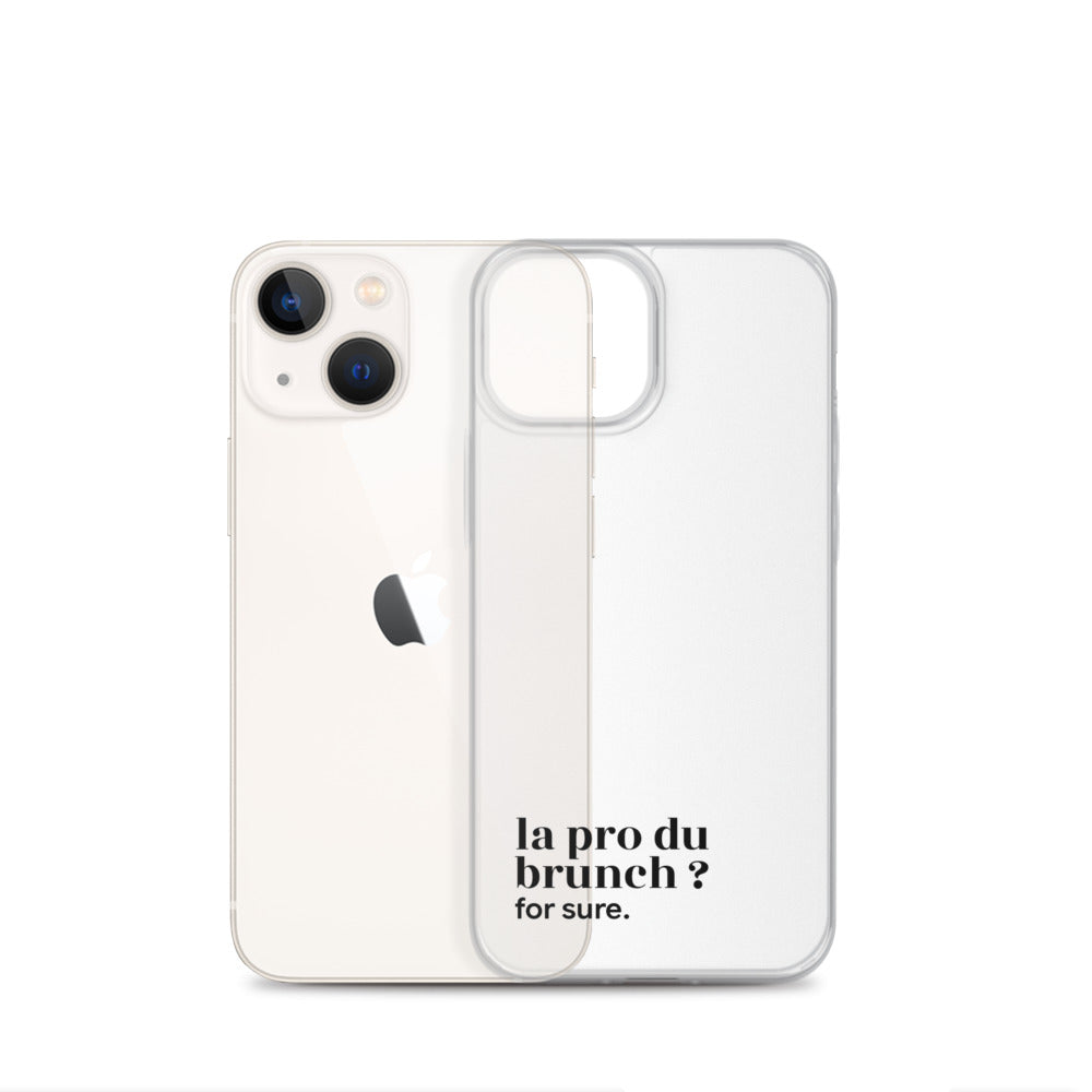 Coque iPhone 13 mini, texte noir, à côté du téléphone : « la pro du brunch ? for sure. »