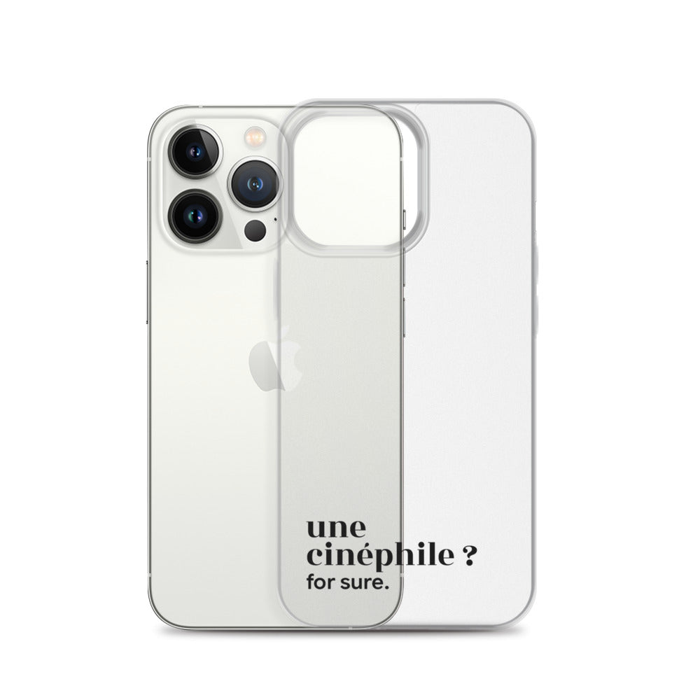 Coque iPhone 13 Pro, texte noir, à côté du téléphone : « une cinéphile ? for sure. »