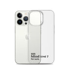 Coque iPhone 13 Pro, texte noir, à côté du téléphone : « un blind test ? for sure. »