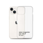 Coque iPhone 14, texte noir, à côté du téléphone : « une experte en vin ? for sure. »