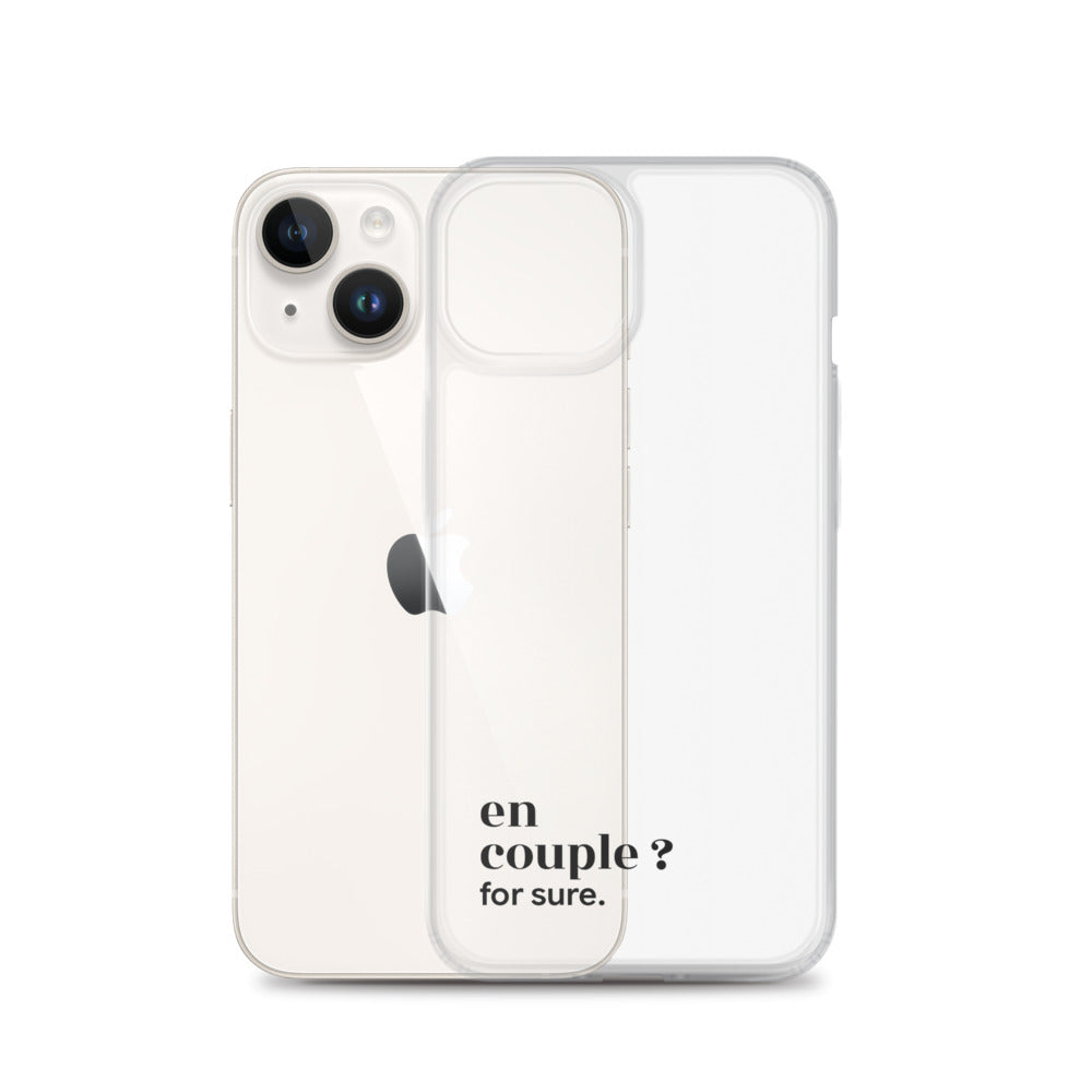 Coque iPhone 14, texte noir, à côté du téléphone : « en couple ? for sure. »