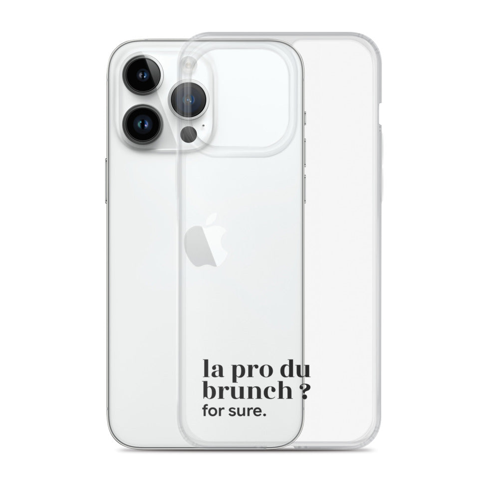 Coque iPhone 14 Pro Max, texte noir, à côté du téléphone : « la pro du brunch ? for sure. »