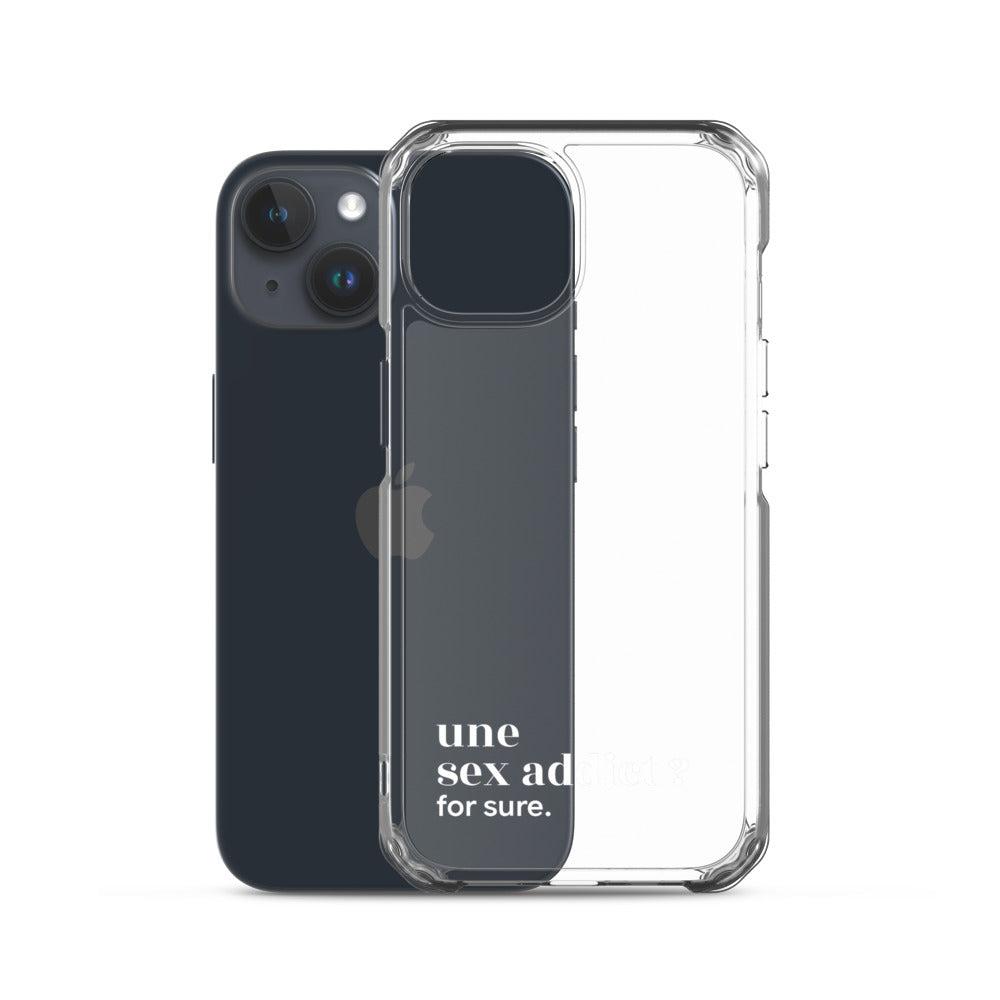 Coque iPhone 15, texte blanc, à côté du téléphone : « une sex addict ? for sure. »