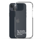 Coque iPhone 15 Plus, texte blanc, à côté du téléphone : « la main character ? for sure. »