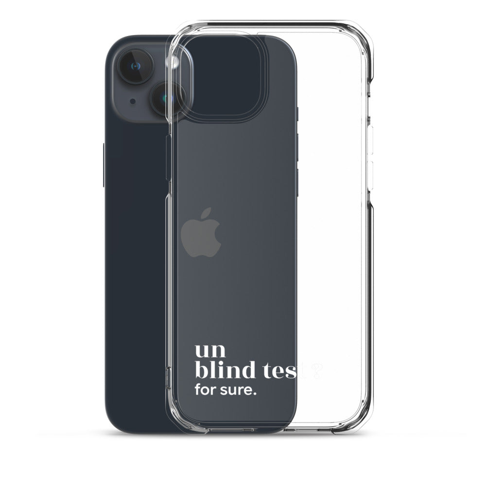 Coque iPhone 15 Plus, texte blanc, à côté du téléphone : « un blind test ? for sure. »