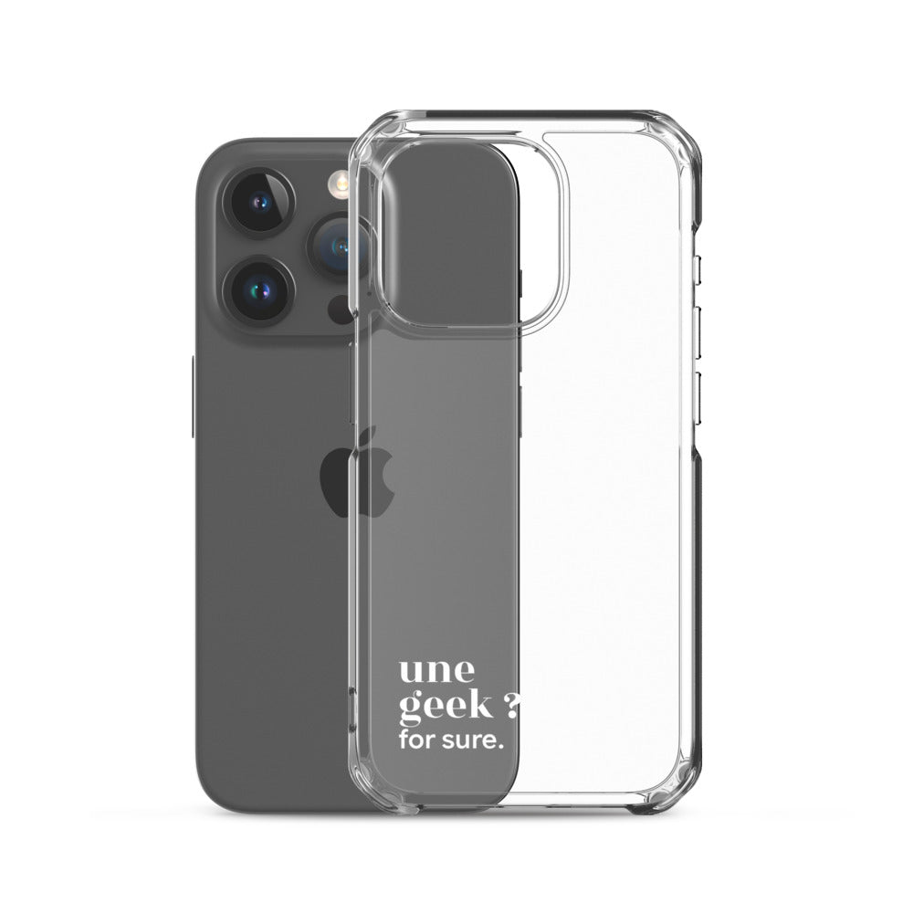 Coque iPhone 15 Pro, texte blanc, à côté du téléphone : « une geek ? for sure. »