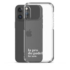 Coque iPhone 15 Pro Max, texte blanc, à côté du téléphone : « la pro du padel ? for sure. »