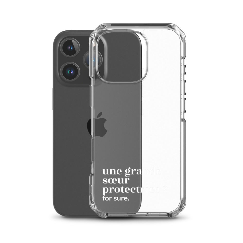 Coque iPhone transparente « une grande sœur protectrice ? for sure. » à côté du téléphone