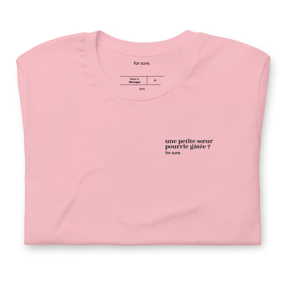 T-shirt rose « une petite sœur pourrie gâtée ? for sure. », plié