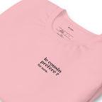 T-shirt rose « le cousin préféré ? for sure. », vue en biais