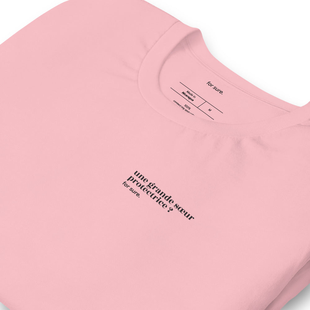 T-shirt rose « une grande sœur protectrice ? for sure. », vue en biais
