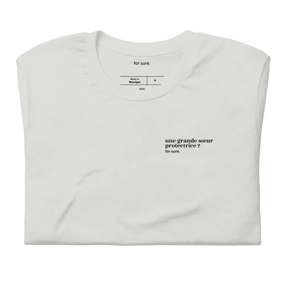 T-shirt gris « une grande sœur protectrice ? for sure. », plié