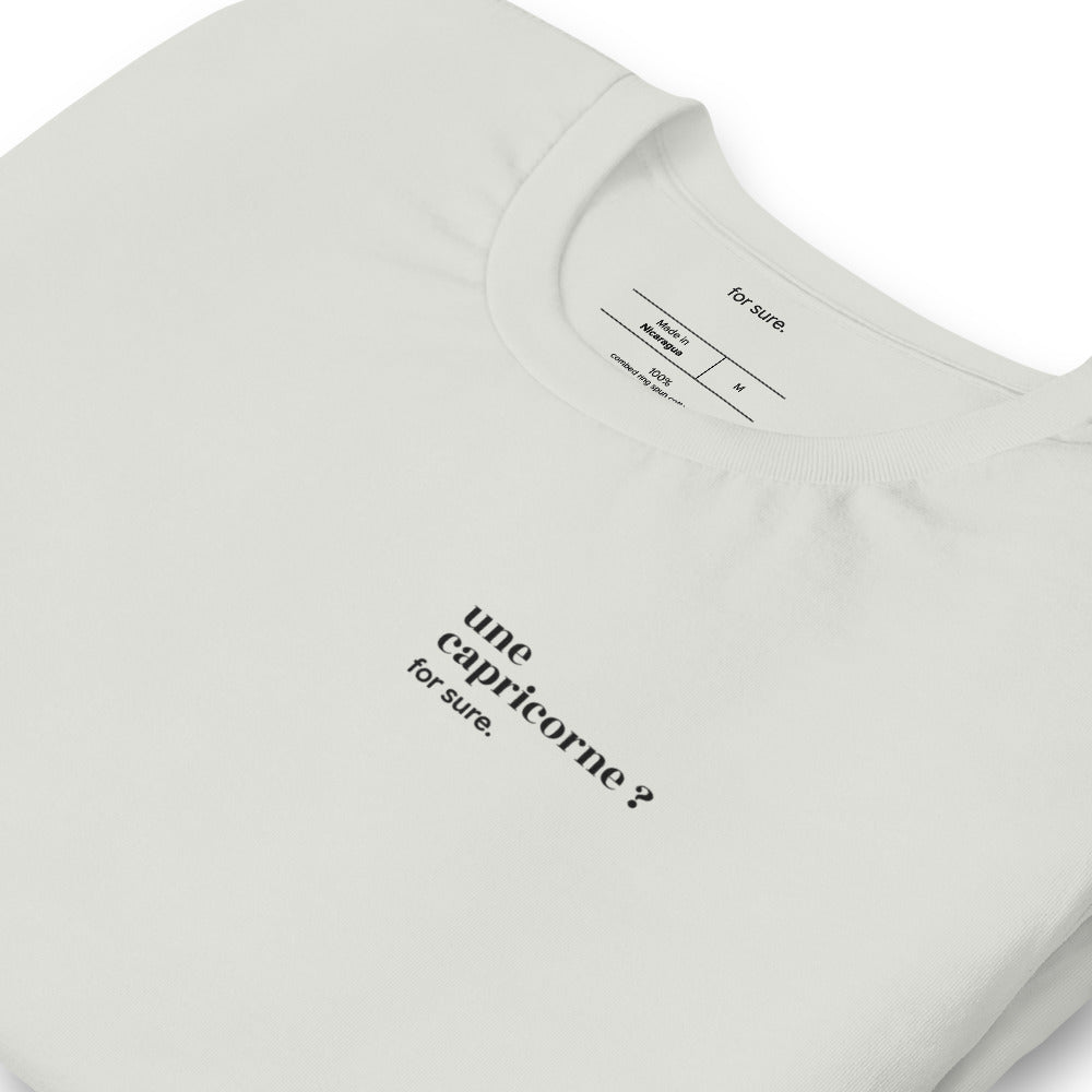 T-shirt gris « une capricorne ? for sure. », vue en biais