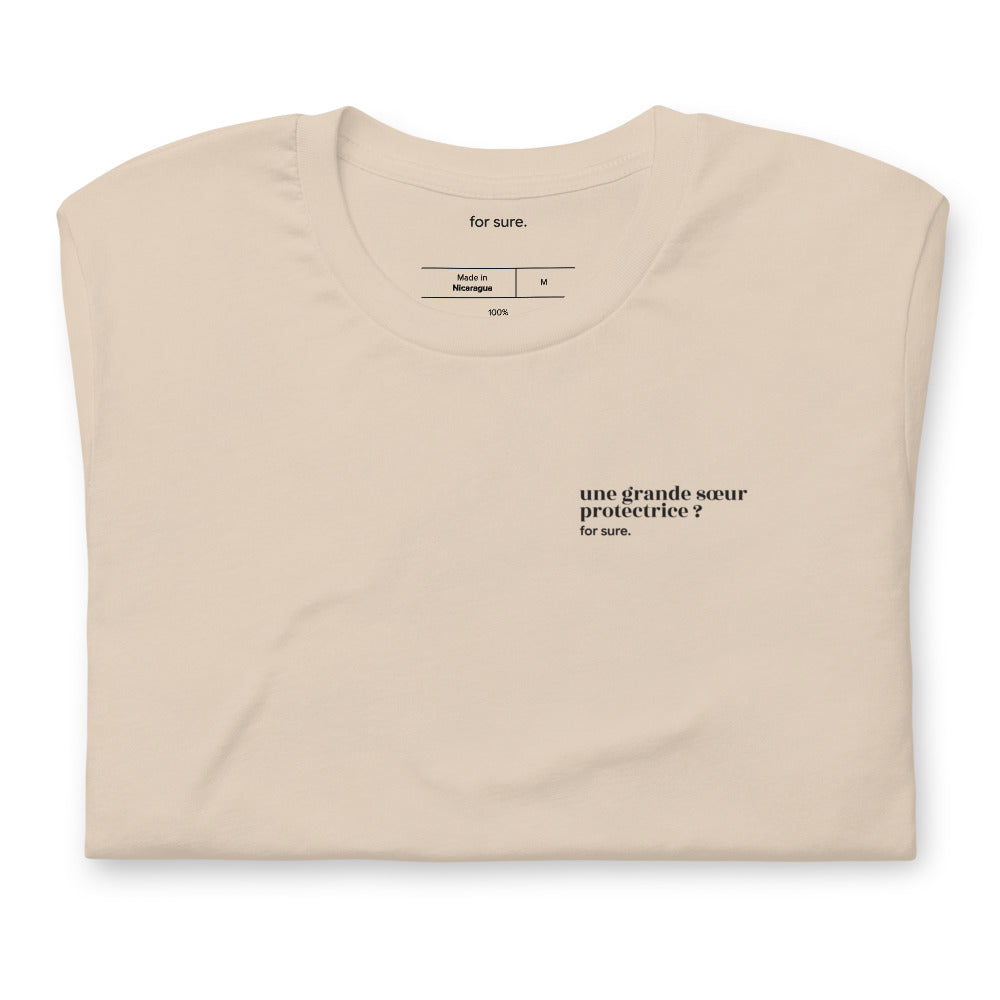 T-shirt beige « une grande sœur protectrice ? for sure. », plié
