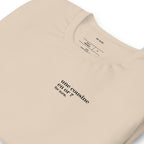 T-shirt beige « une cousine en or ? for sure. », vue en biais