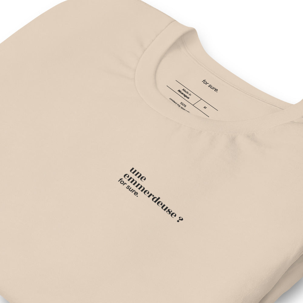 T-shirt beige « une emmerdeuse ? for sure. », vue en biais