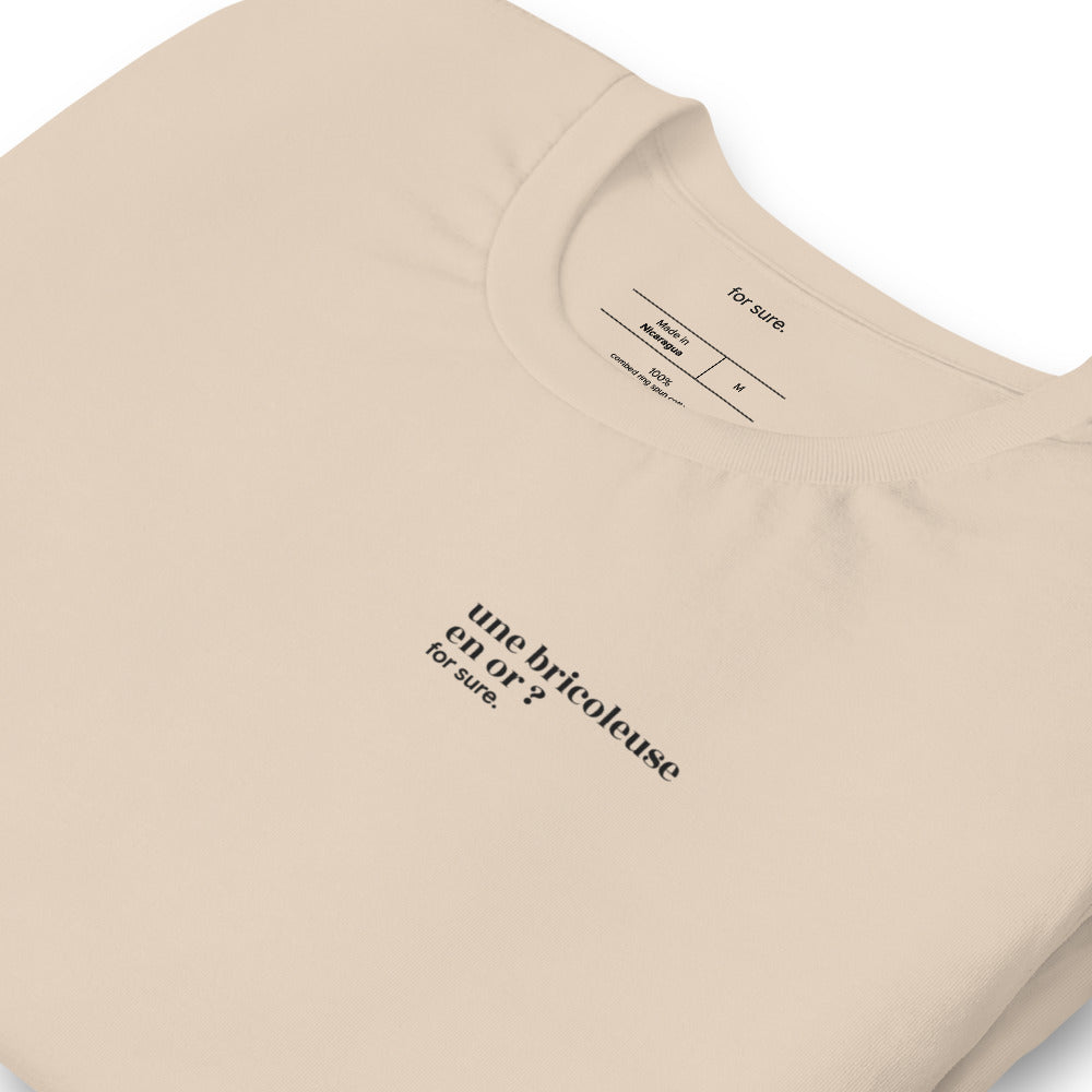 T-shirt beige « une bricoleuse en or ? for sure. », vue en biais