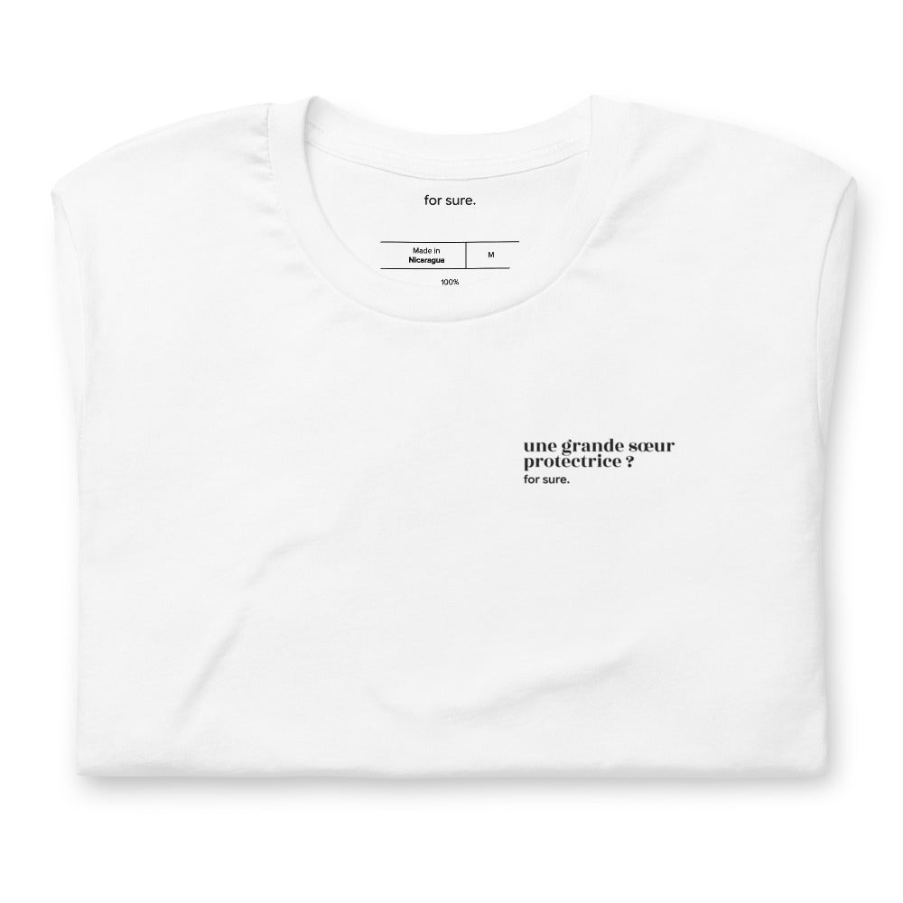 T-shirt blanc « une grande sœur protectrice ? for sure. », plié