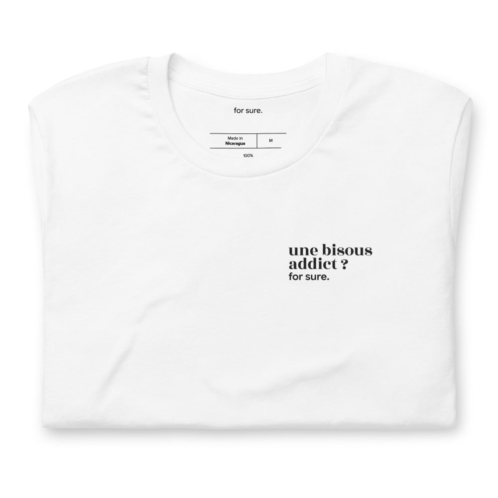 T-shirt blanc « une bisous addict ? for sure. », plié
