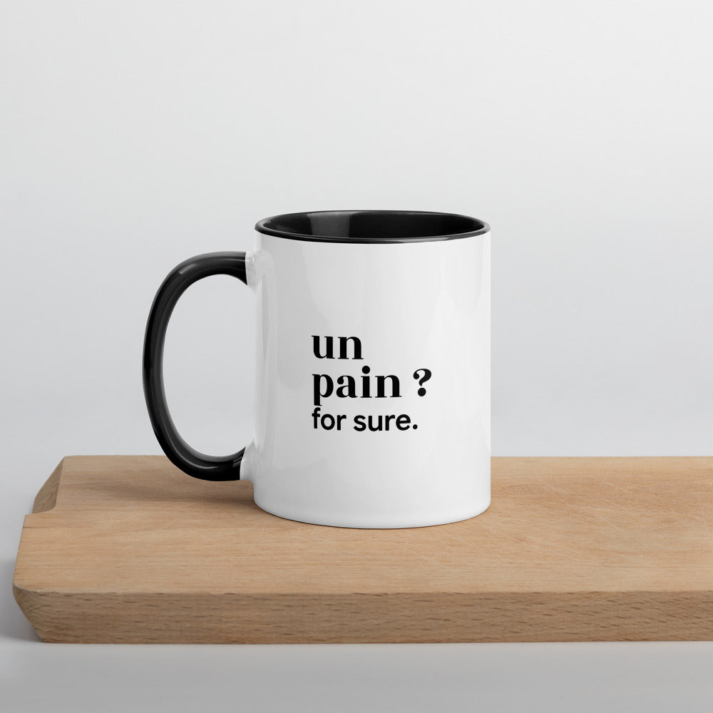 Mug intérieur noir « un pain ? for sure. », sur une planche en bois