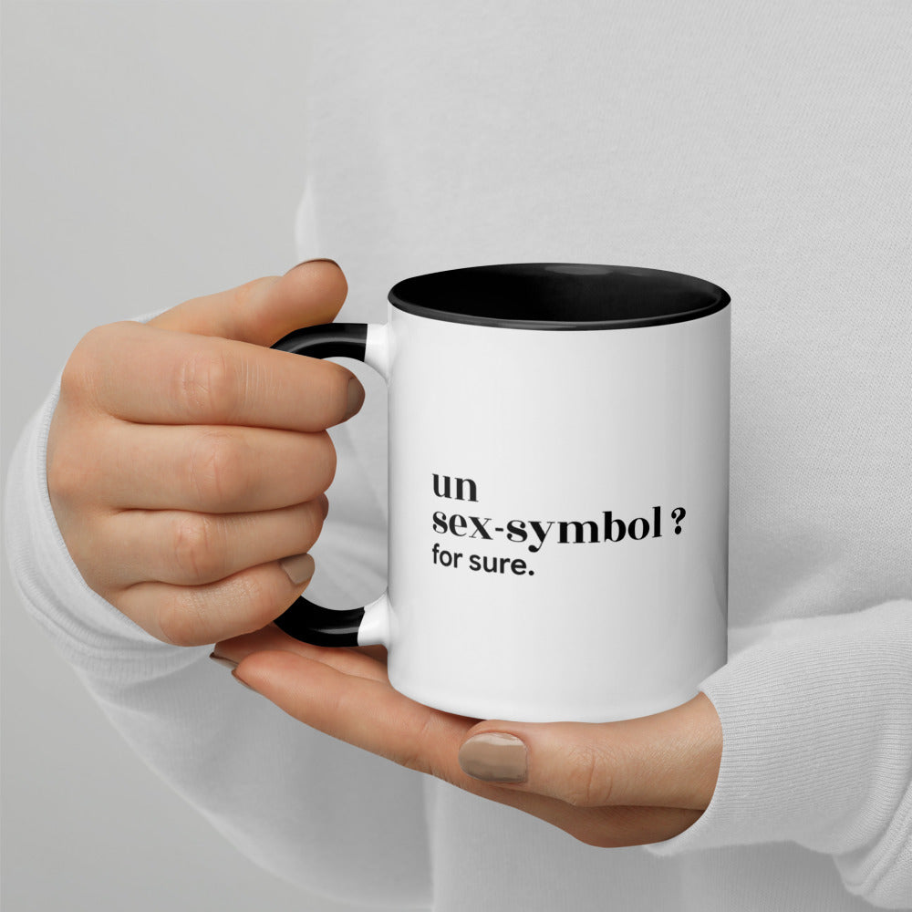 Mug intérieur noir « un sex-symbol ? for sure. », tenu dans les mains