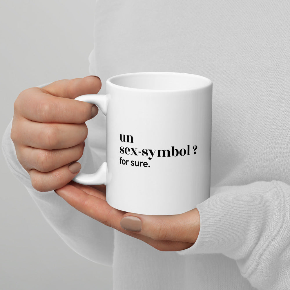 Mug blanc « un sex-symbol ? for sure. », tenu dans les mains